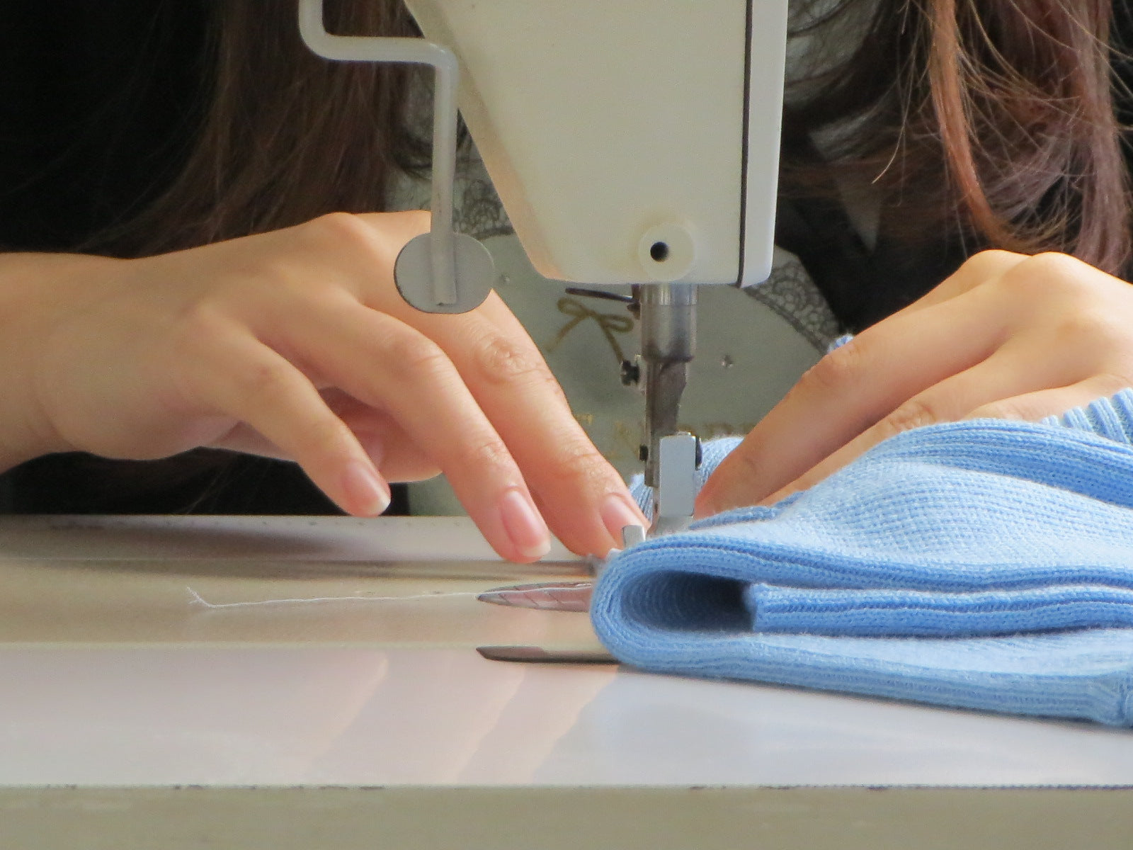 <!--㉙ 【ニットは大量生産】 作り置き・売減らし・残品バーゲン・残品廃棄の罠-->Knitwear is mass-produced. The trap of making less, selling less, bargaining for leftovers, and discarding leftovers