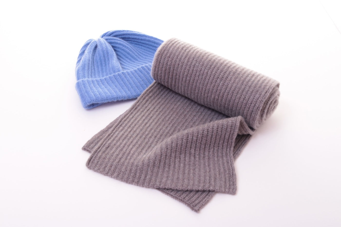 <!--㊴【カシミヤの深い色の秘密】絶妙なブレンドにあり-->The Secret of Cashmere's Deep Color It is in the exquisite blending.