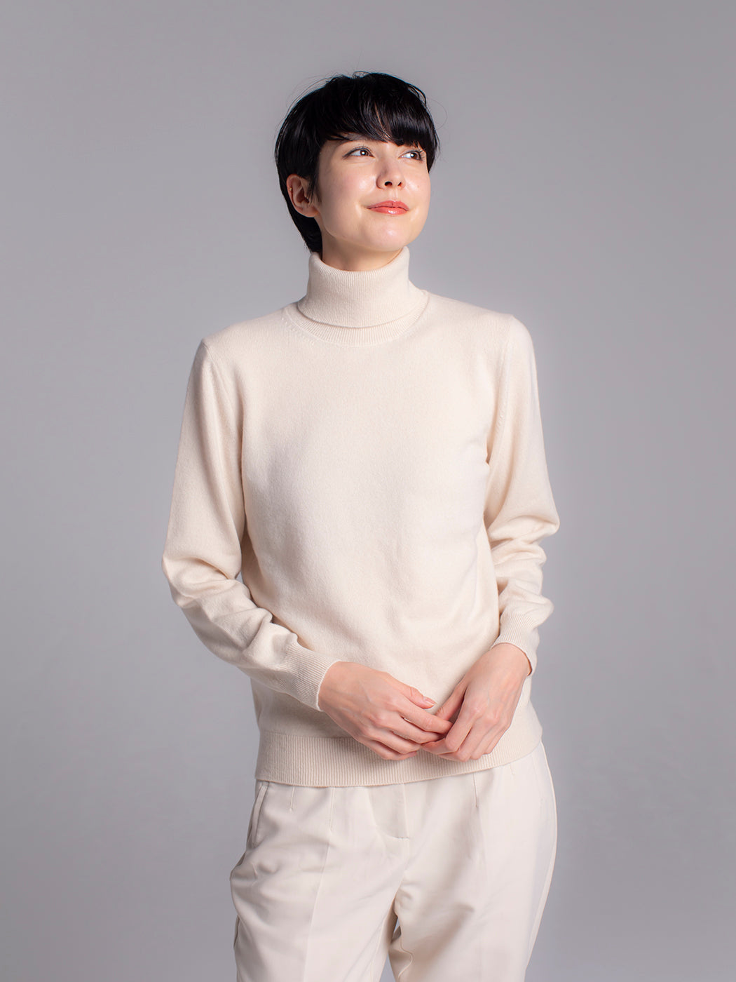 婴儿羊绒放松高领毛衣