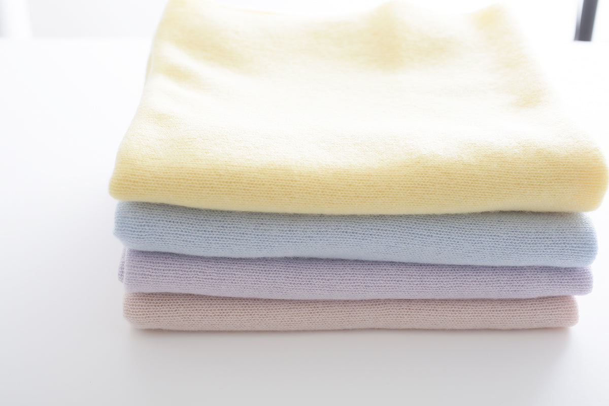 <!-- 愛情を込めて育つ、ふんわりとしたカシミヤニット -->Nurtured with Love, Our Fluffy Cashmere Knitwear