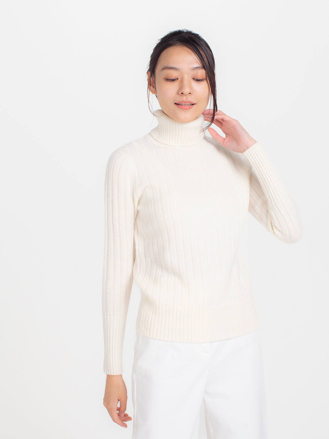 Cashmere rib knit turtleneck sweater