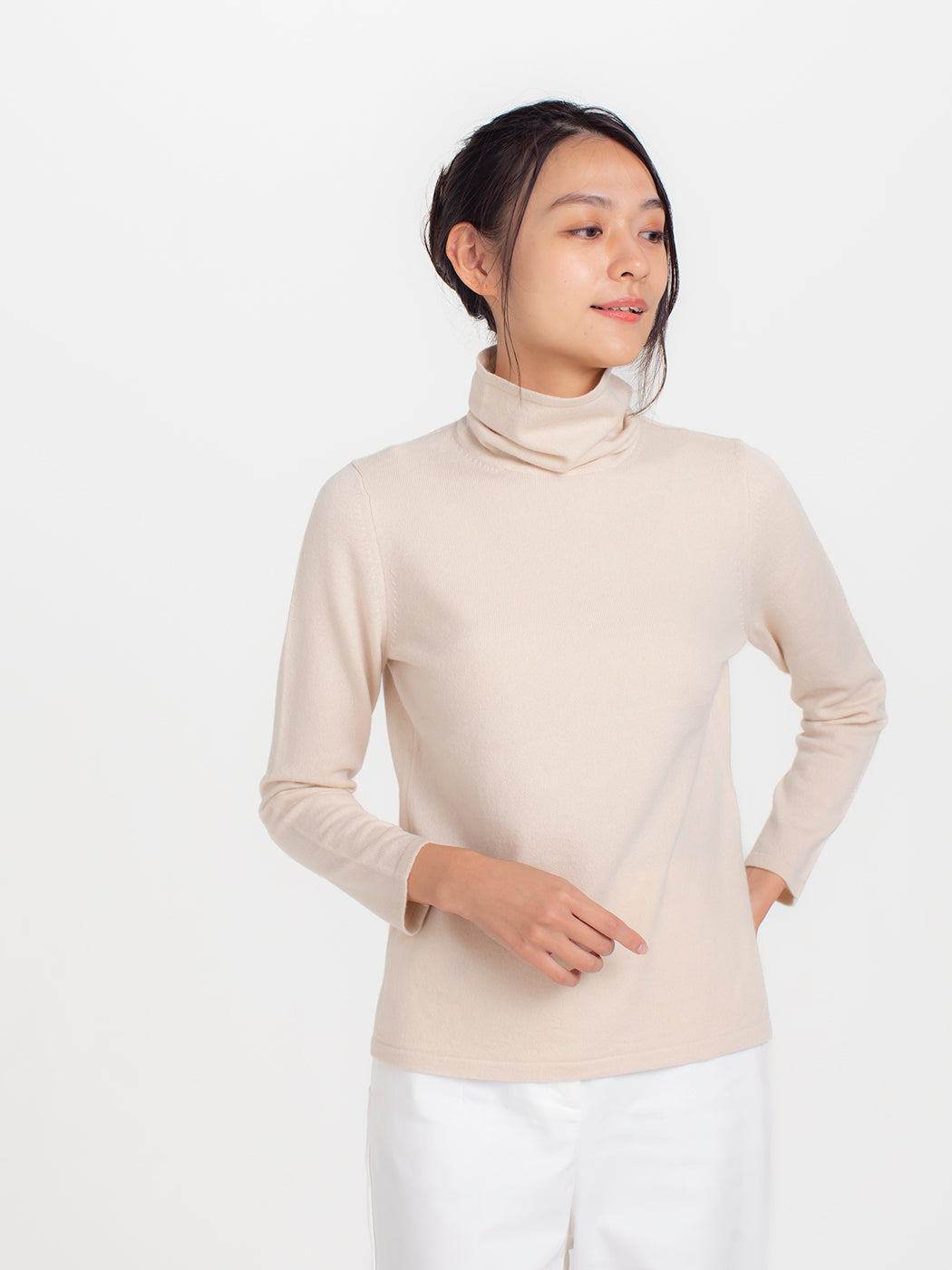 Cashmere slim fit cowl neck sweater