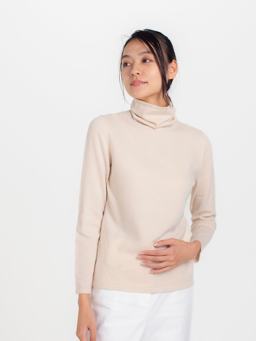 Cashmere slim fit cowl neck sweater