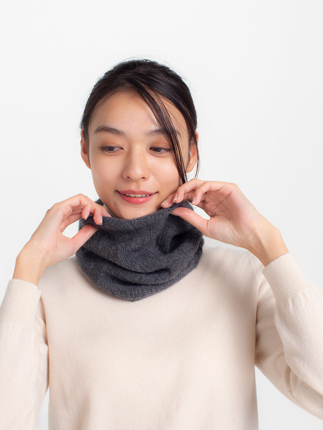 Cashmere knit wide ribbed neck warmer