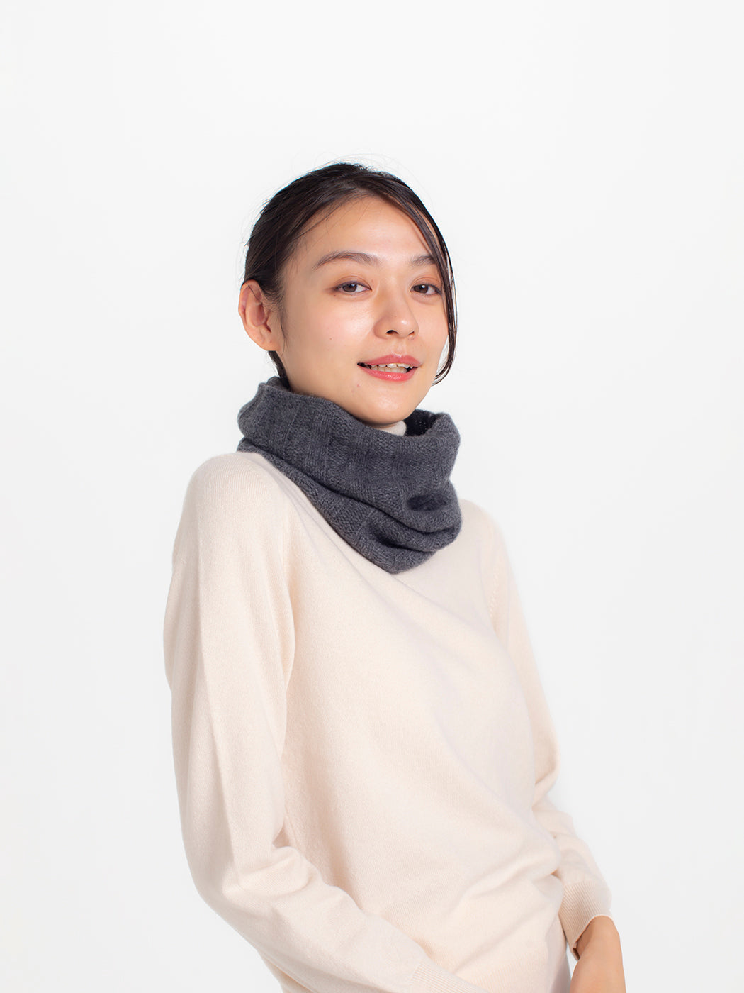 Cashmere knit wide ribbed neck warmer