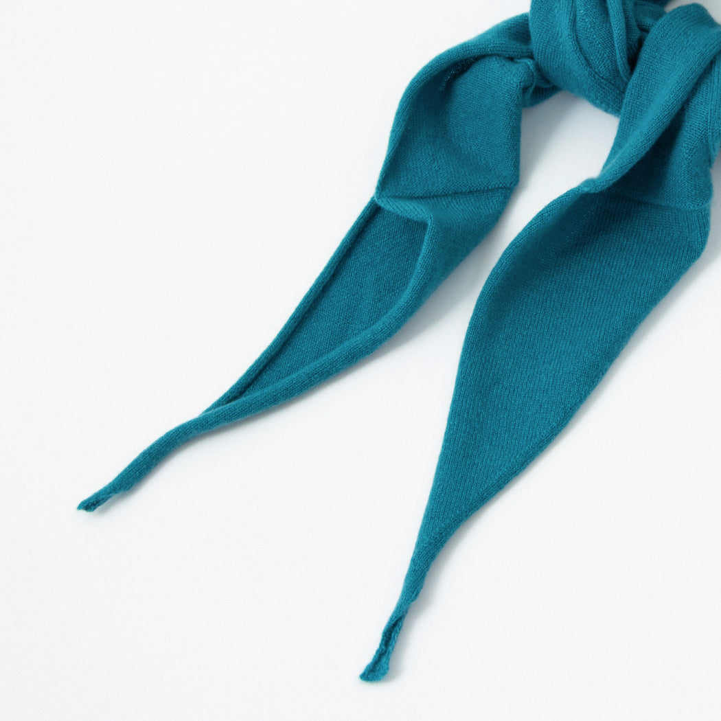 Cashmere knit triangle scarf (120cm×32cm)